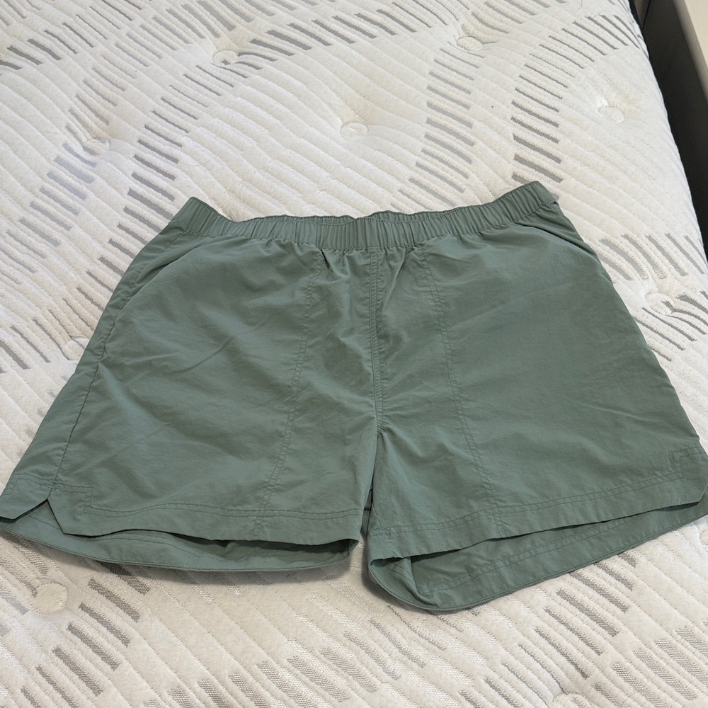 Green Elastic Waist Hiking Shorts